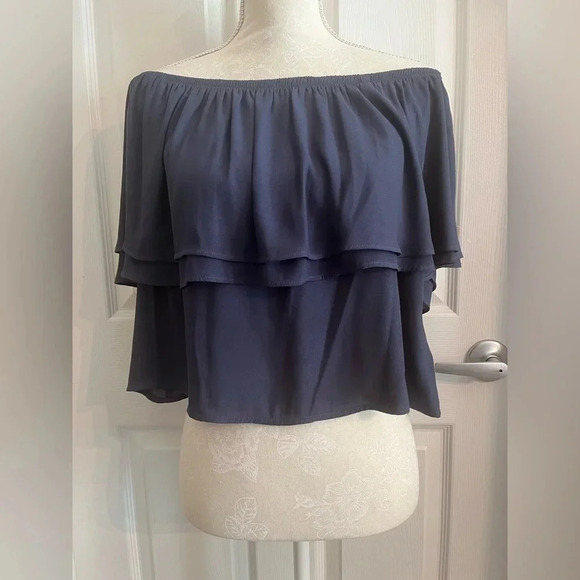 LUSH-Navy Blue Off The‎ Shoulder Ruffled Crop Top - Picture 2 of 9